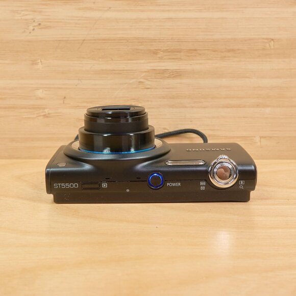 Samsung ST5500 14.2 MP Digital Camera, with 7x Optical Zoom, AMOLED touchscreen - Picture 4 of 9